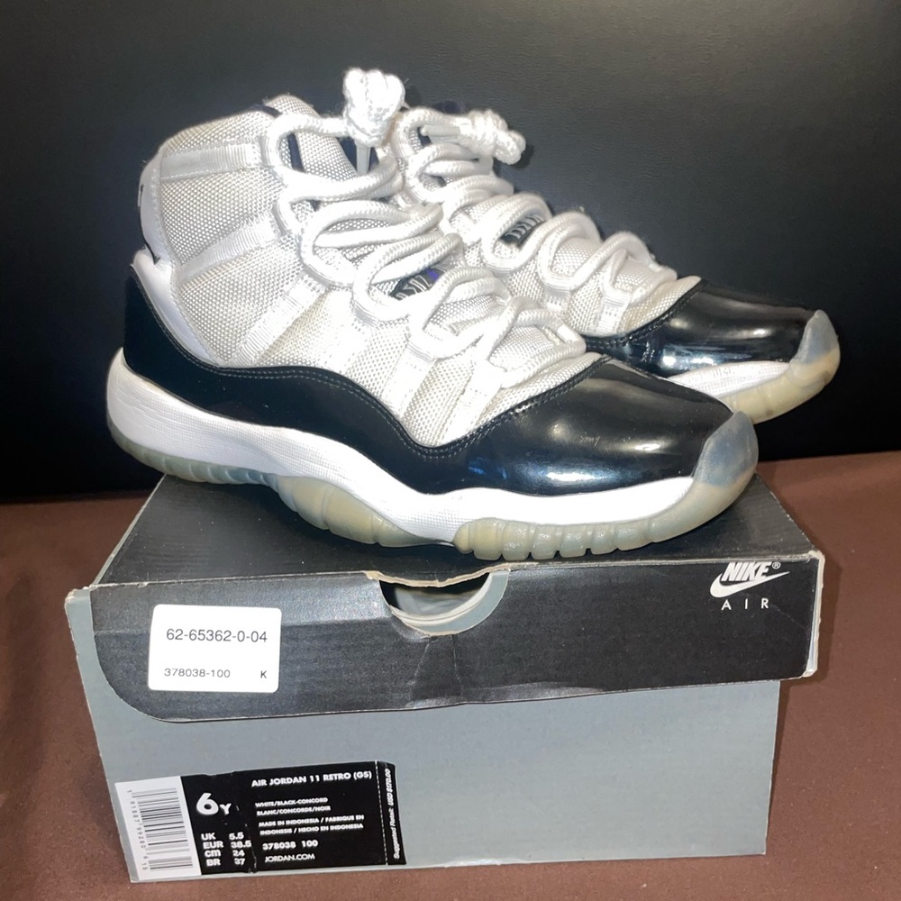 Nike Air Jordan 11 Retro GS Concord Size 6y